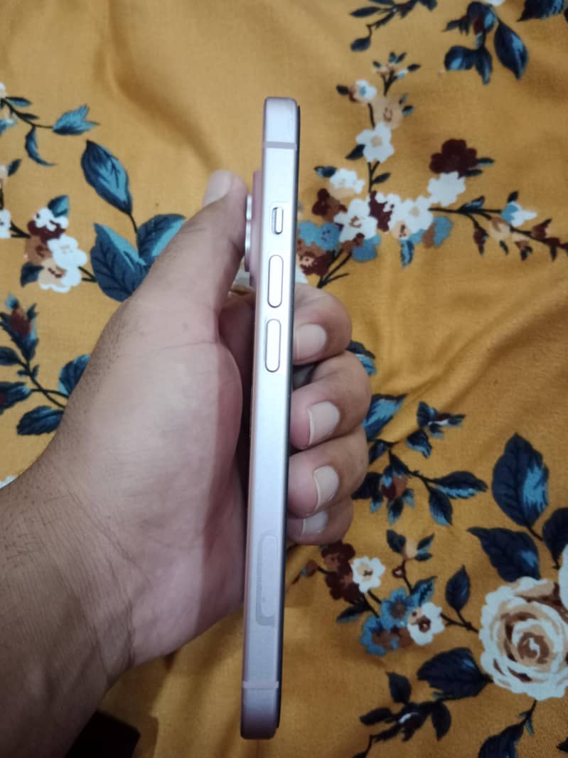 Apple iPhone 15 3