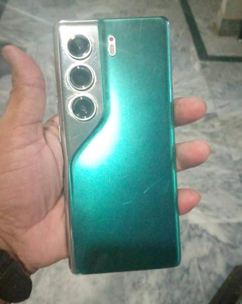 Tecno CAMON 40 Pro 1
