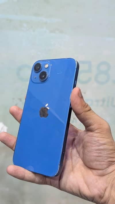 Apple iPhone 13