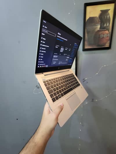 HP ELITE LAPTOP- AMD RYZEN 5 PRO- 8gb DDR4 Ram with Nvme SSD