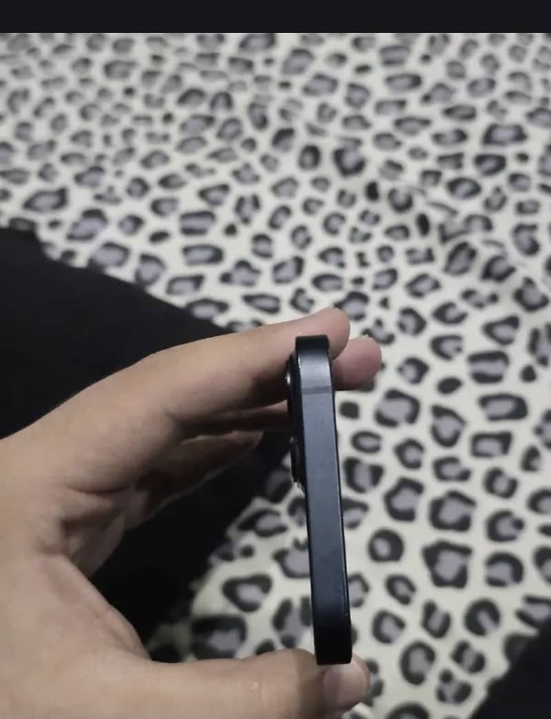 Apple iPhone 13 4