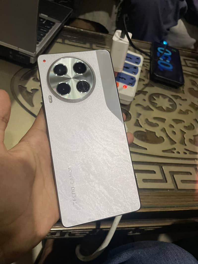 Tecno CAMON 30 0