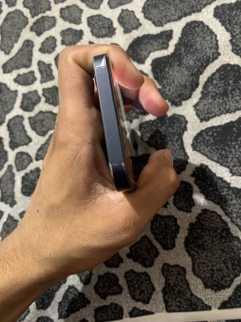 Apple iPhone 12 6