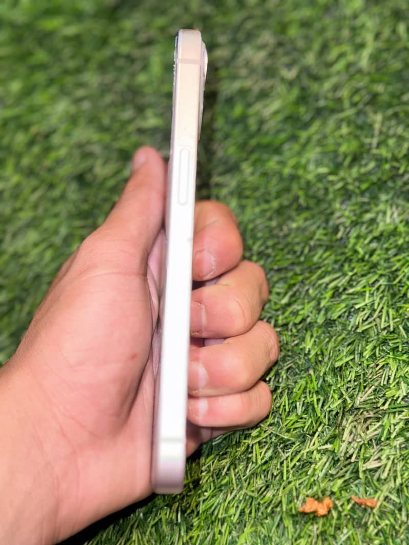 Apple iPhone 13 3