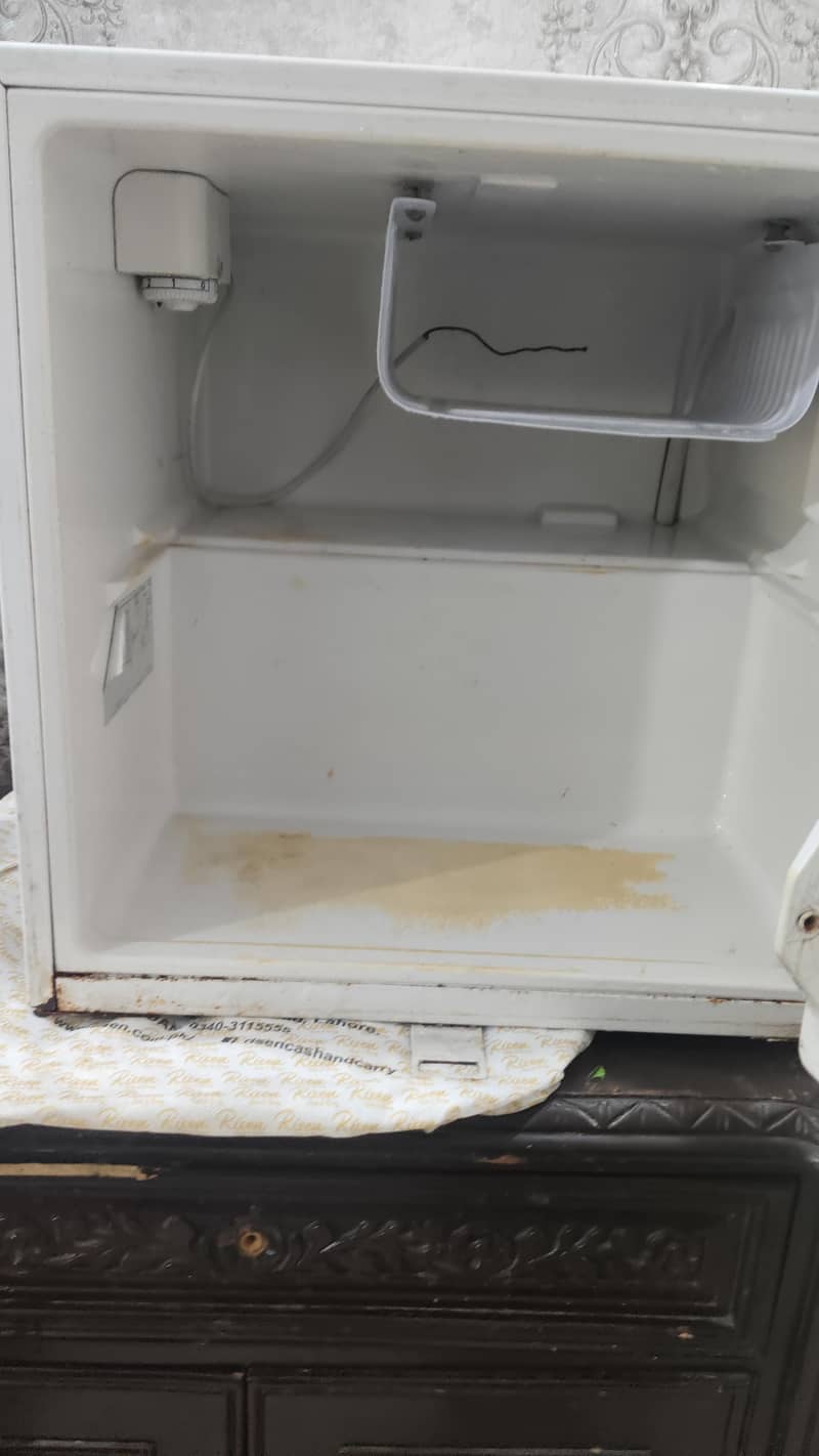 mini fridge 2