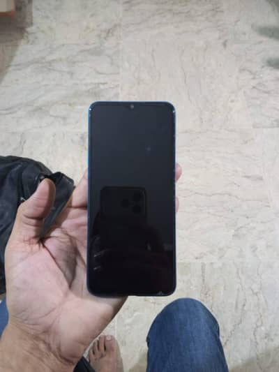 Realme C3 Saman dabba hai