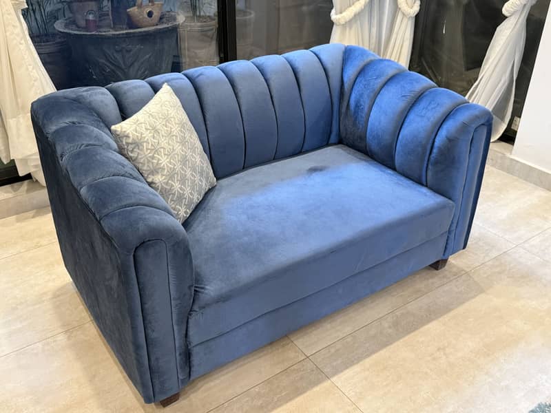 good condition sofa 4