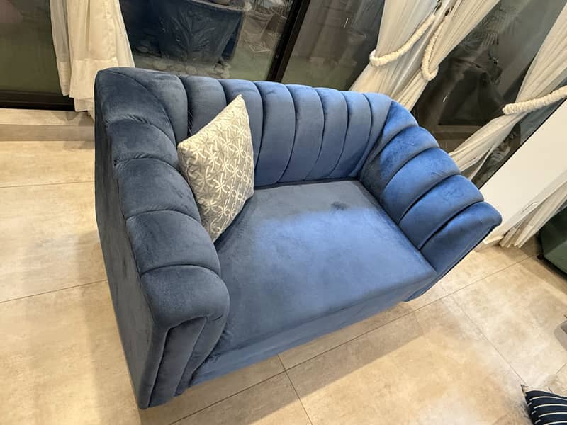 good condition sofa 5