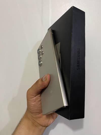 Samsung Mobile S24 Ultra 03364157372