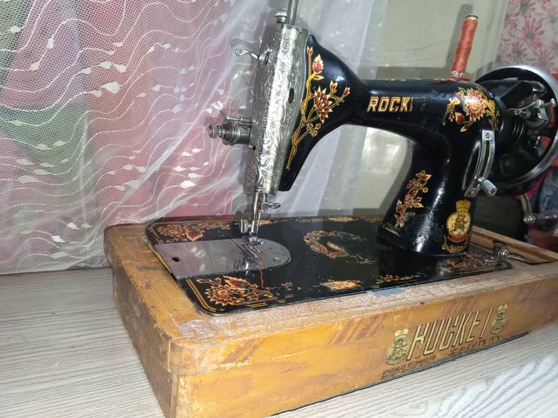 Sewing/ Stitching machine With Table 1