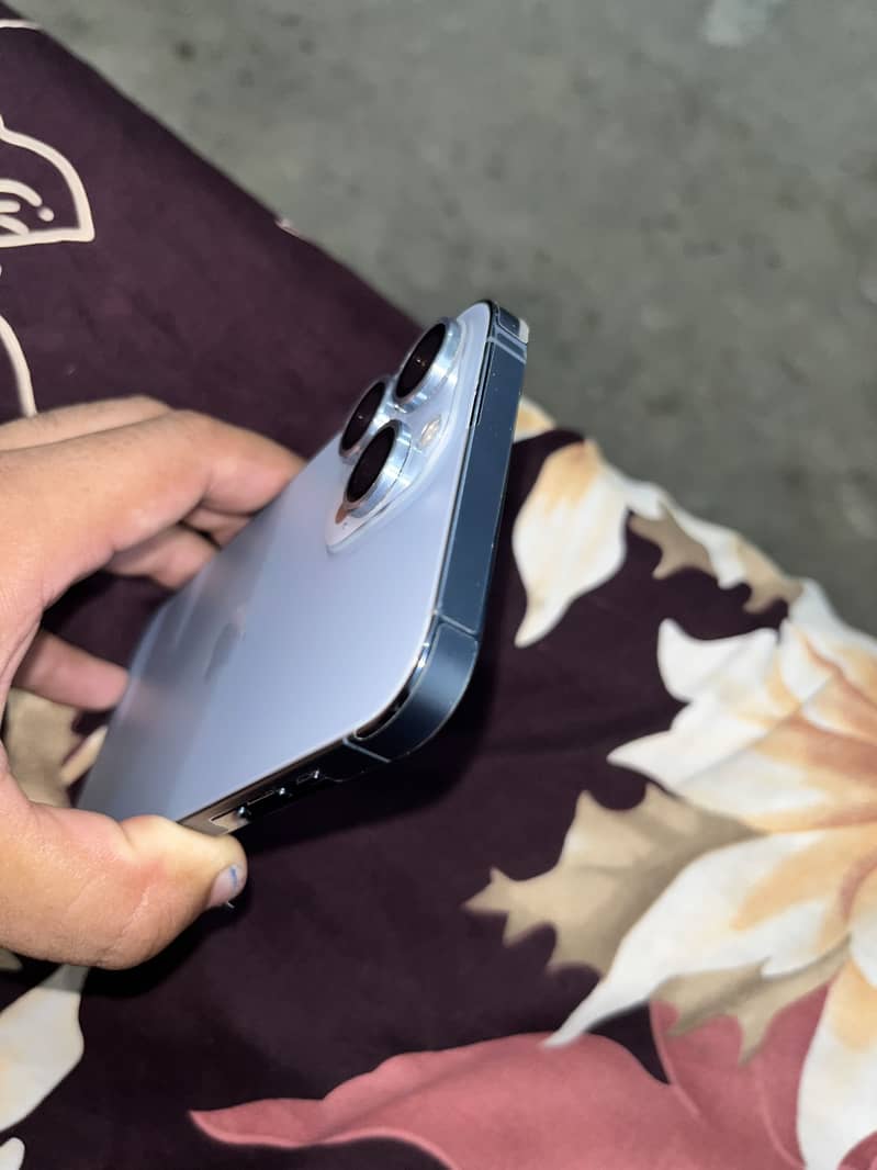 Apple iPhone 13 Pro Max 0