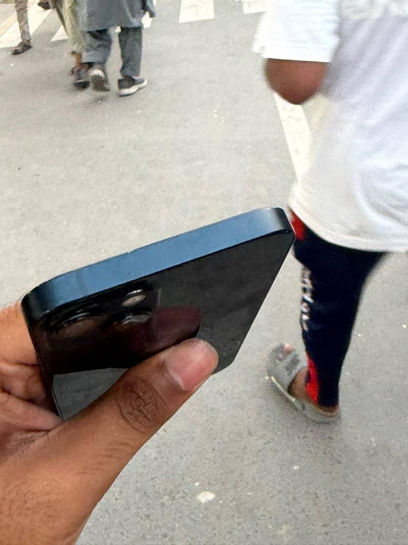 Apple iPhone 13 2