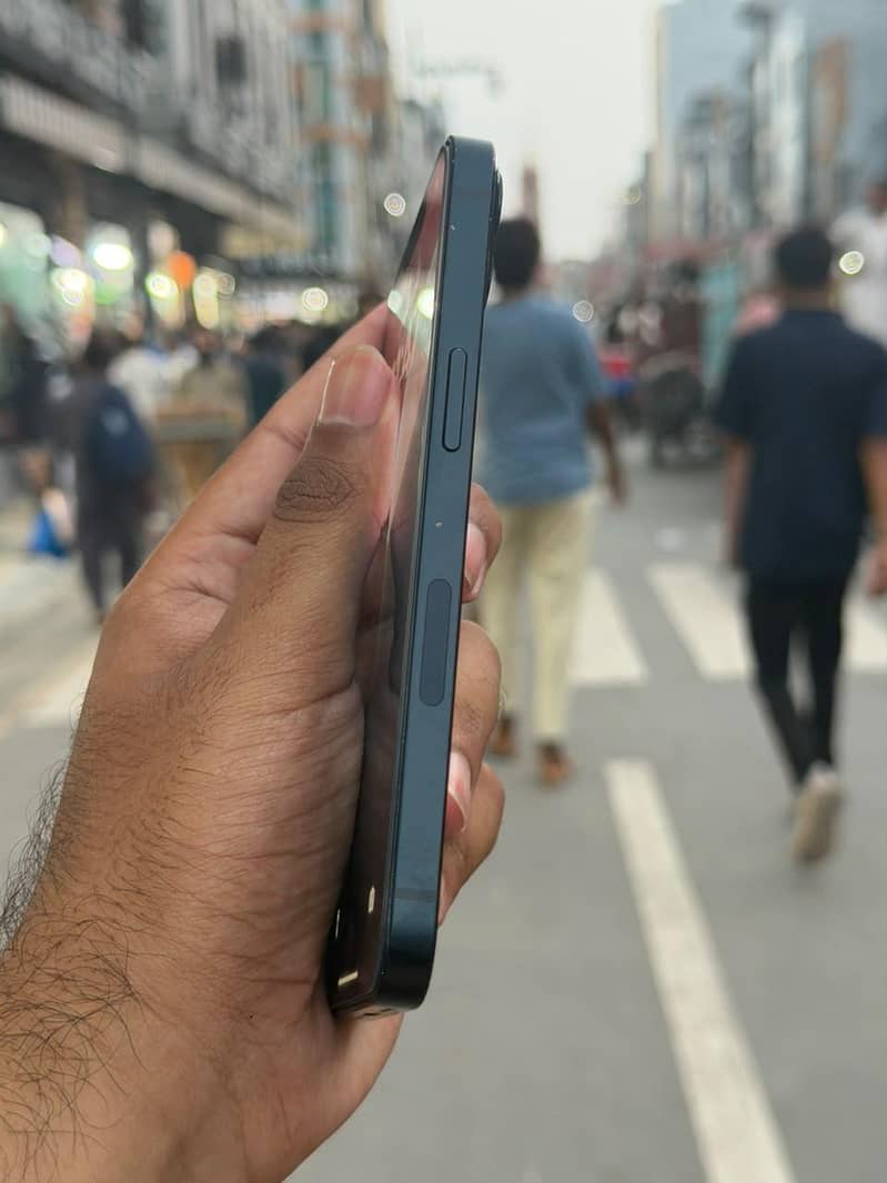 Apple iPhone 13 3