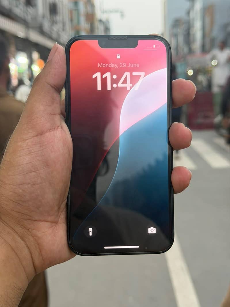 Apple iPhone 13 4