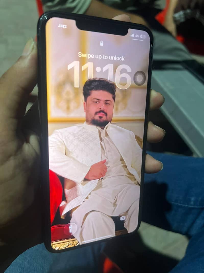 Apple iPhone 11 Pro Max 2