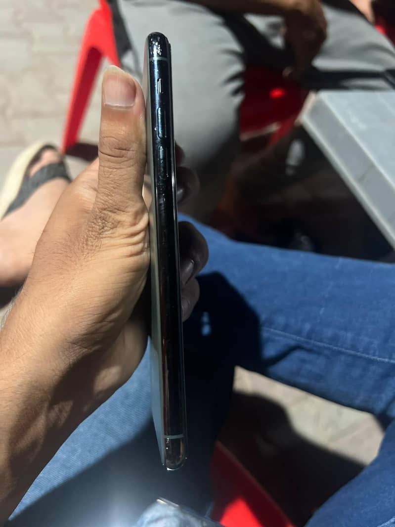 Apple iPhone 11 Pro Max 3