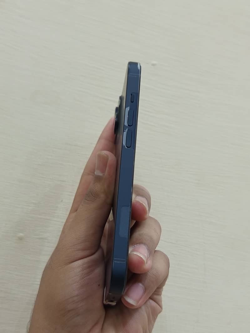 Apple iPhone 14 3