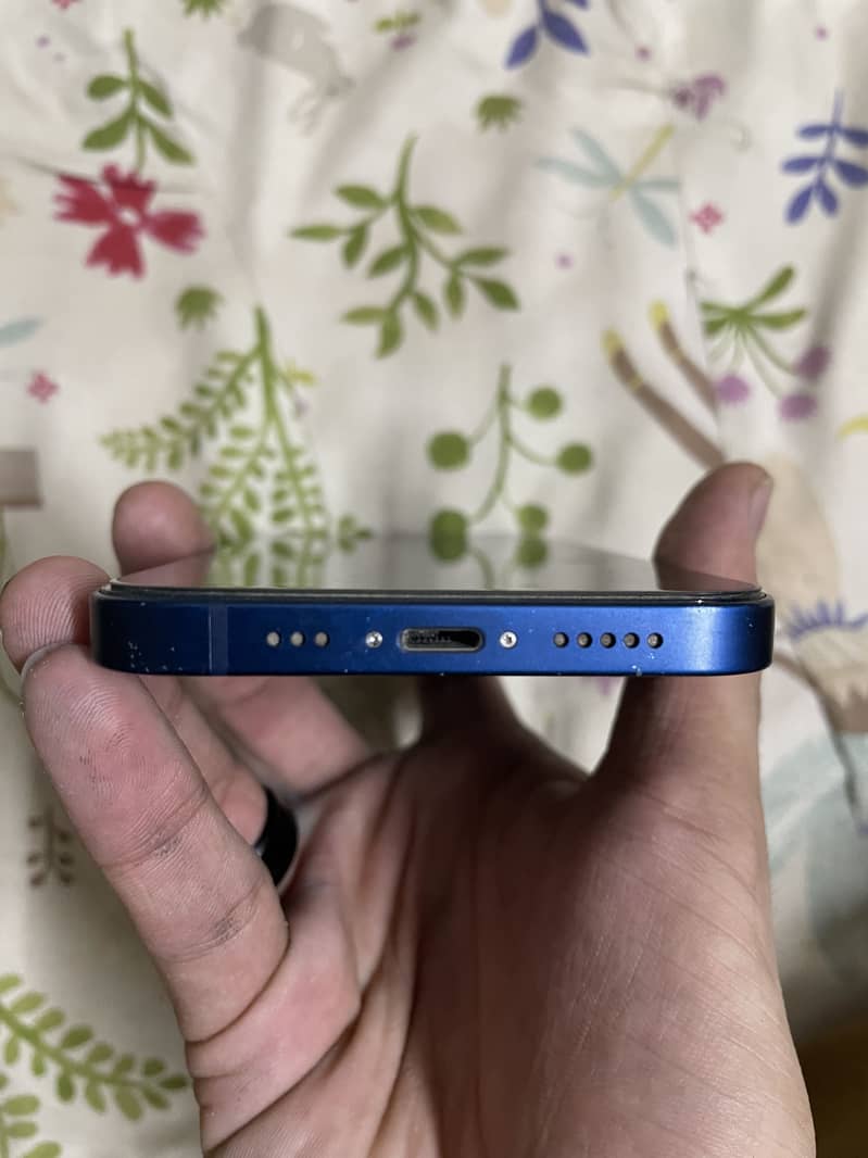 Apple iPhone 12 3