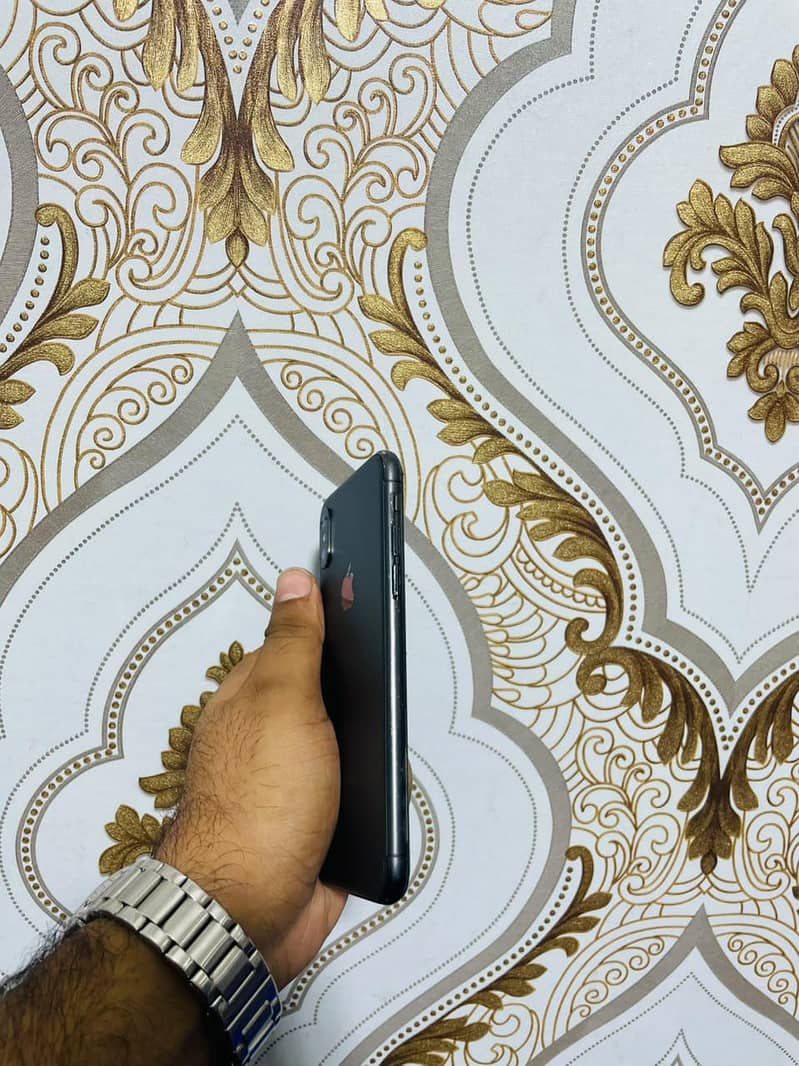 Apple iPhone X 5