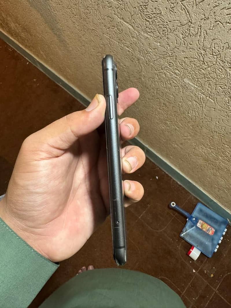 Apple iPhone 11 3