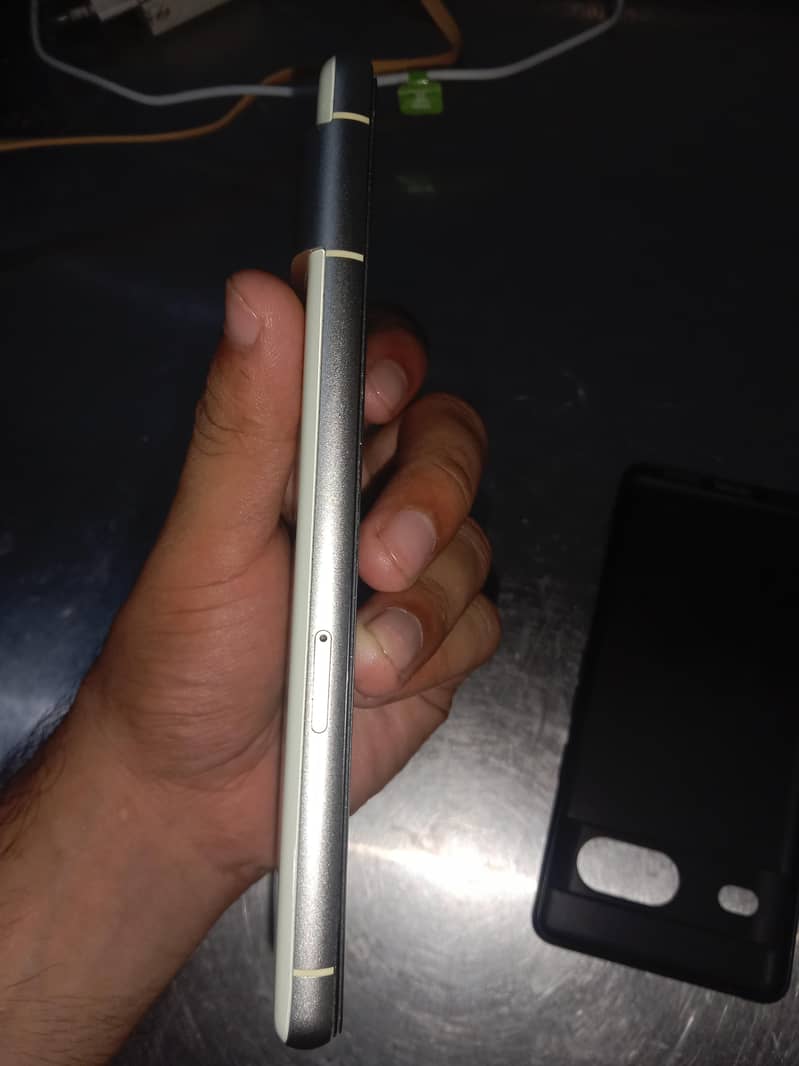 Google Pixel 7 4