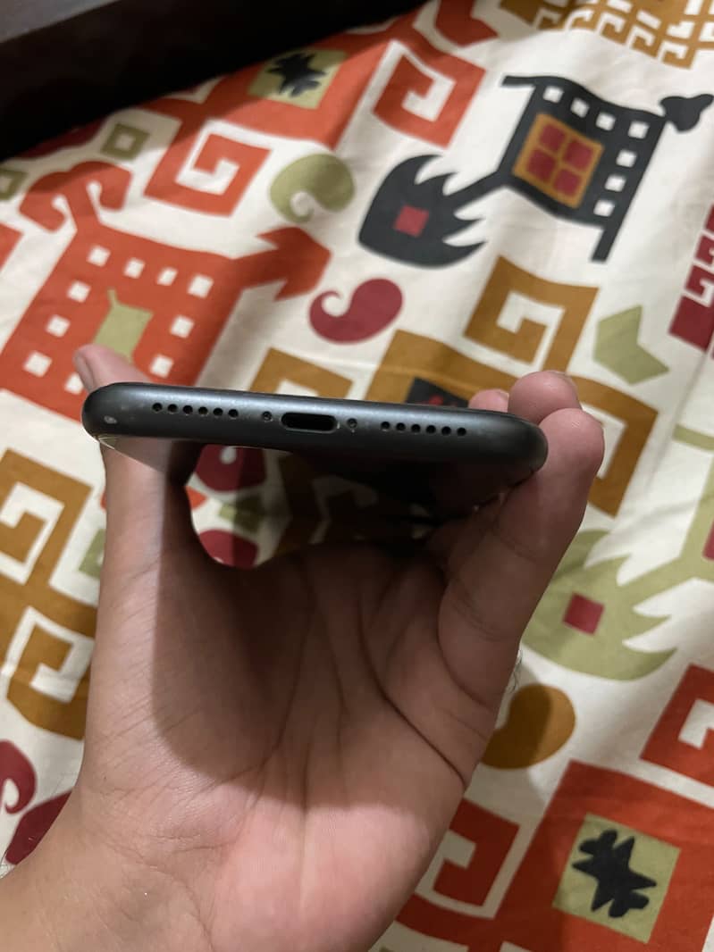 Apple iPhone 11 3
