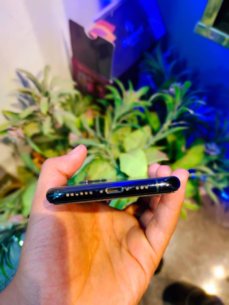 Apple iPhone 11 Pro 4