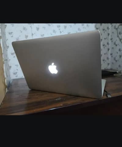 Macbook Pro 2015 Mid "16" Inches 16 GB Ram 256 GB SSD