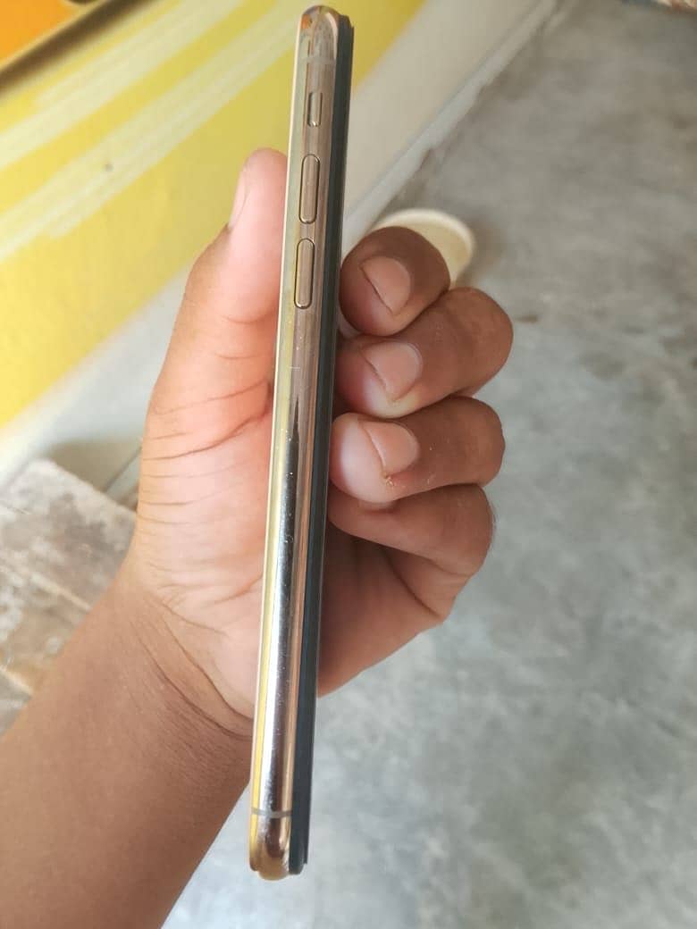 iPhone XS 3