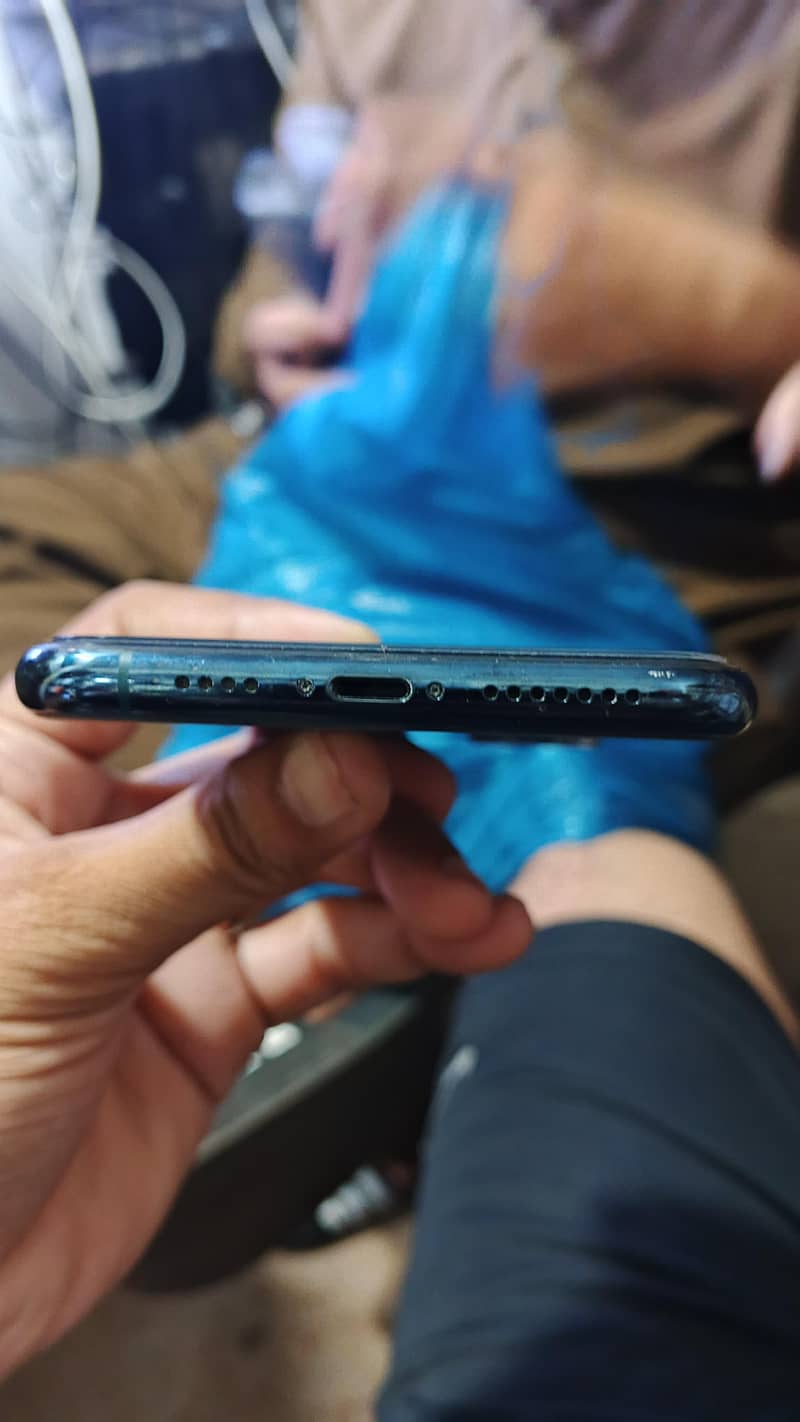 Apple iPhone 11 Pro Max 2