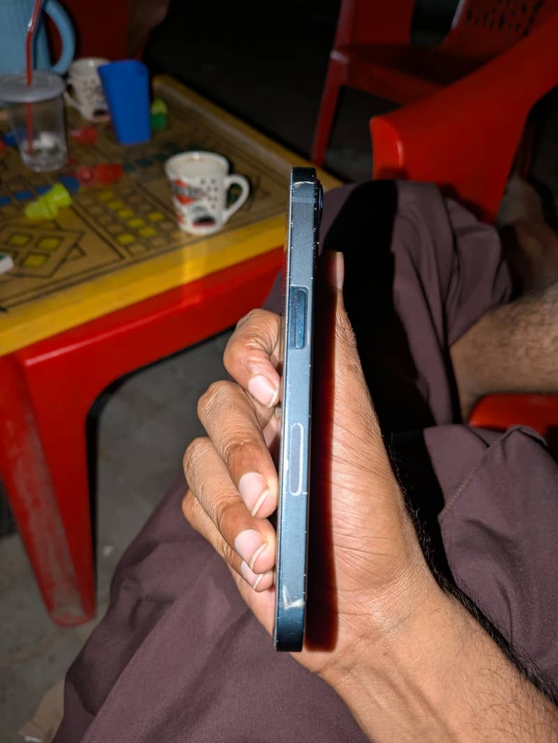 Apple iPhone 13 2