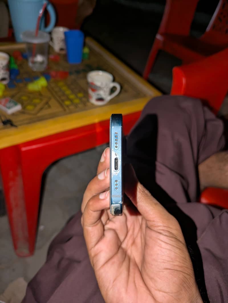 Apple iPhone 13 5