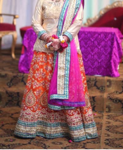 Beautiful mehndi lenhga in new condition avabile for sale.