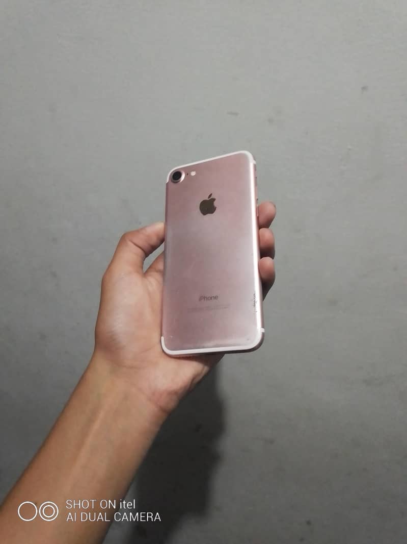 Apple iPhone 7 2