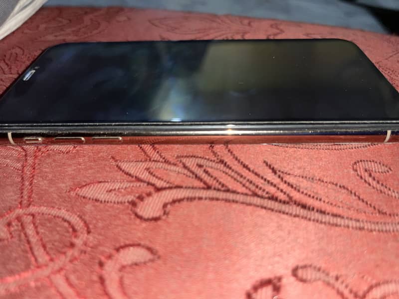Apple iPhone XS Max 2