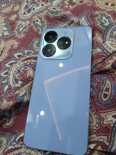 Zte Nubia V60 8+12gb ram 256gb storage