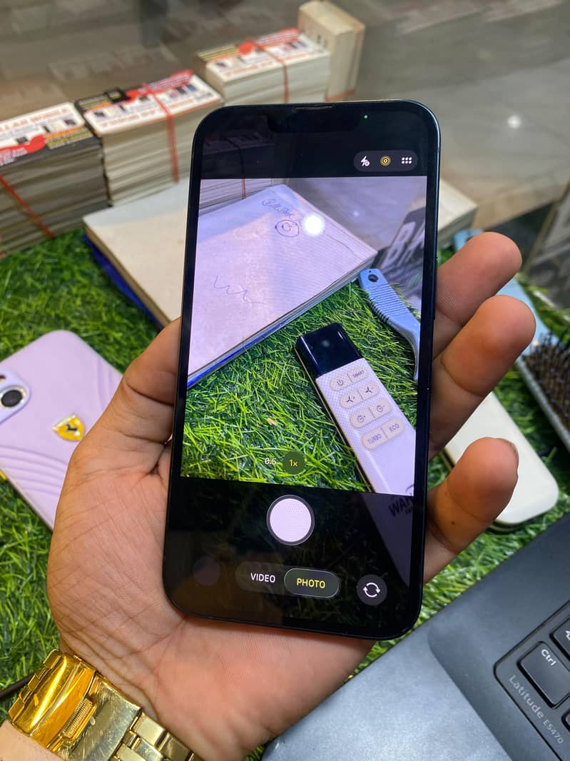 Apple iPhone 13 5