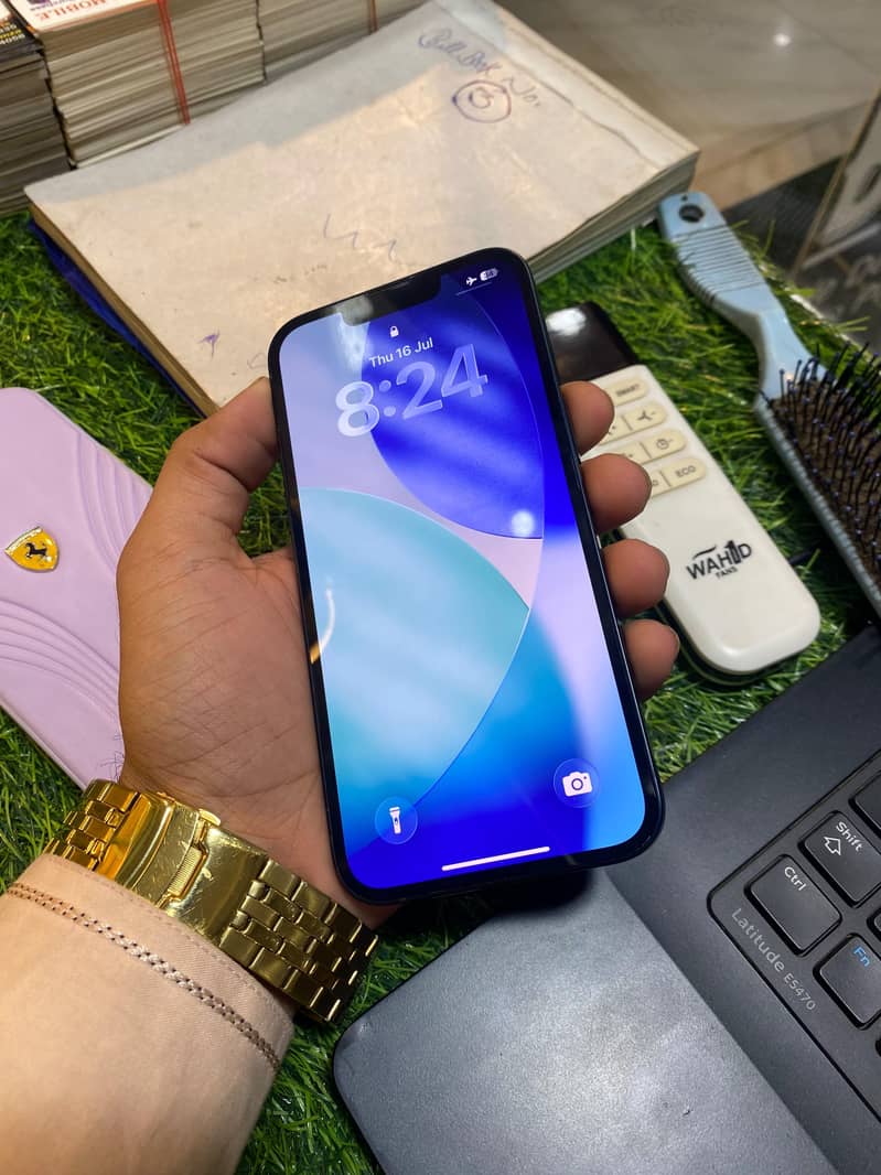 Apple iPhone 13 7