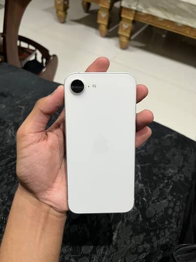 Apple iPhone 16e