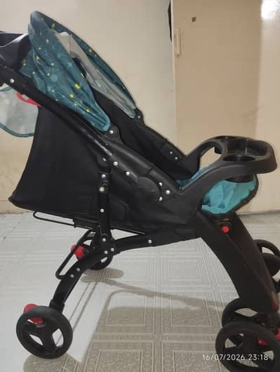 Tinines stroller for sale in amazing condition