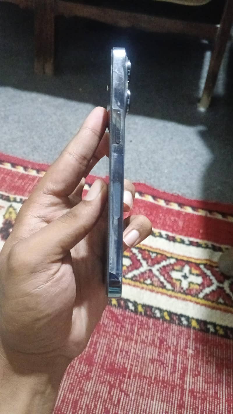 Apple iPhone 13 Pro 2