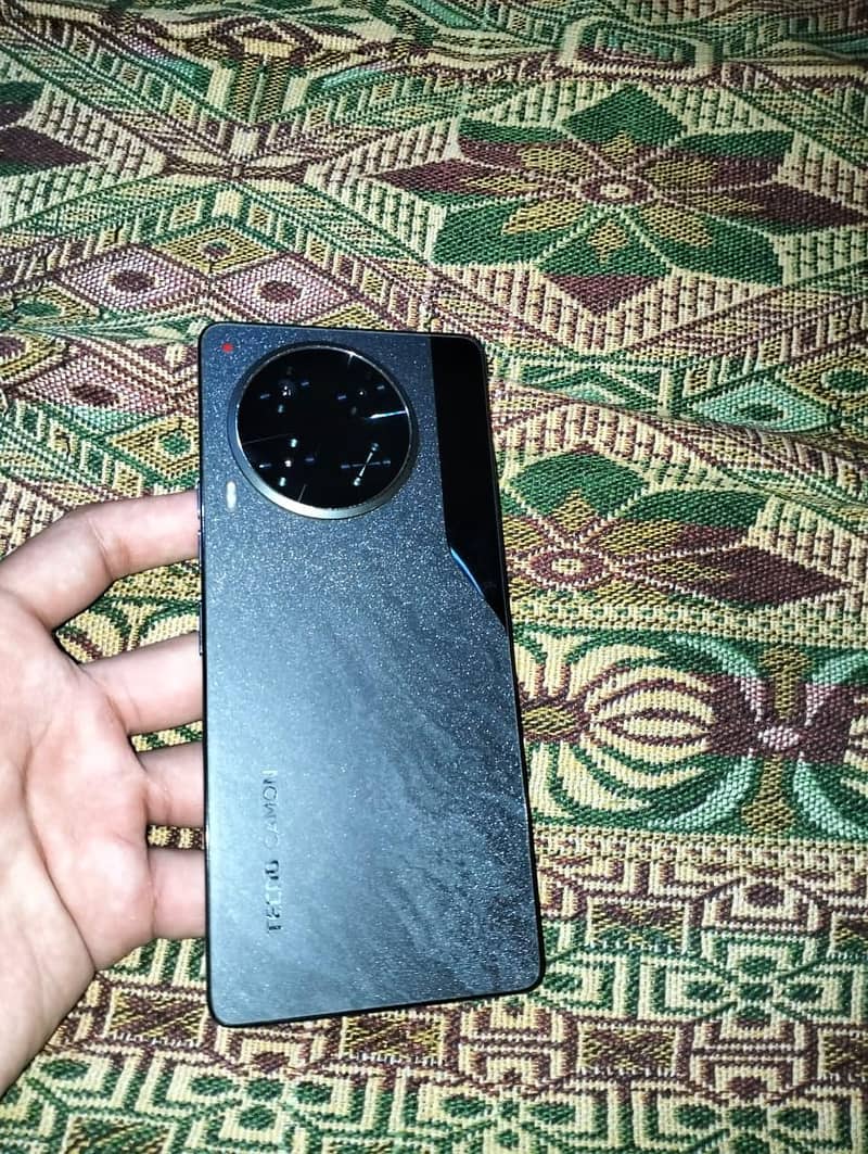 Tecno CAMON 30 0