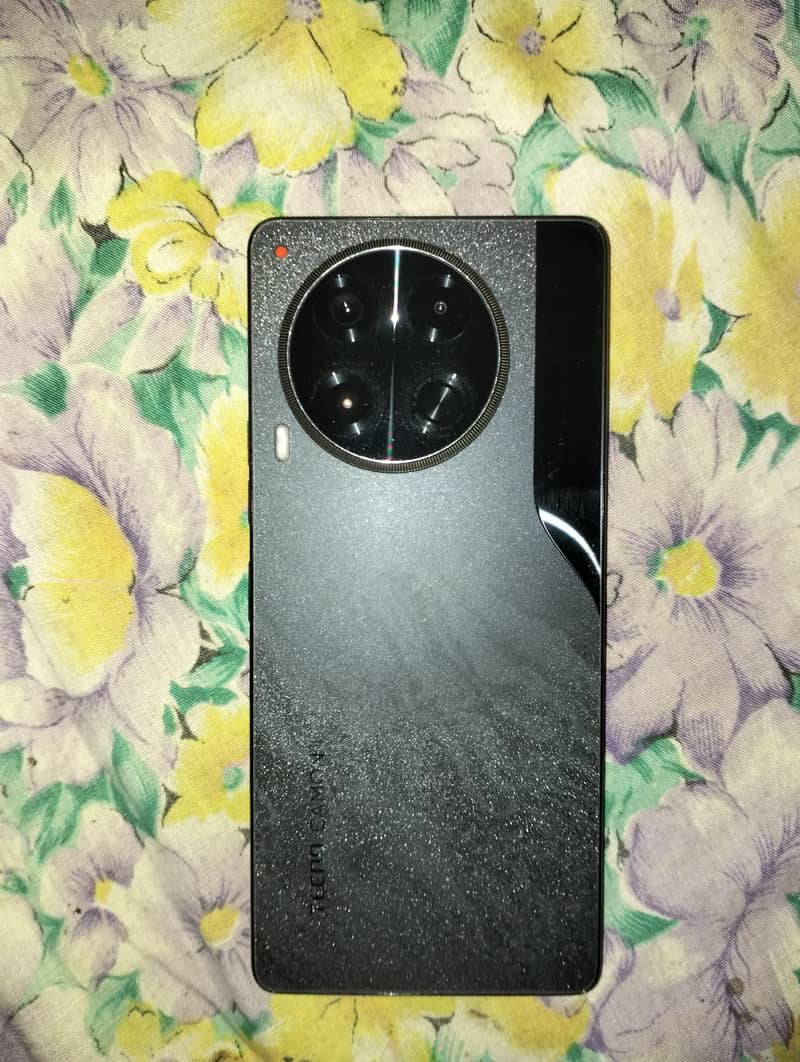 Tecno CAMON 30 7