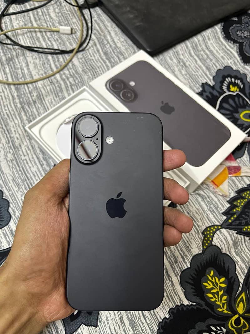 Apple iPhone 16 0