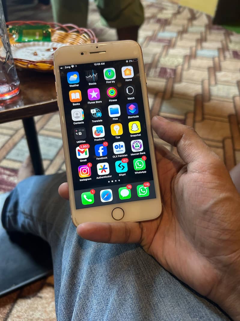 Apple iPhone 8 Plus 3