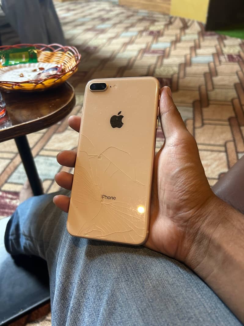 Apple iPhone 8 Plus 10