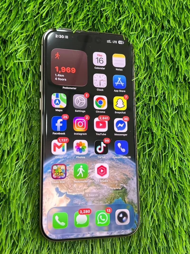 Apple iPhone 16 Pro Max 3