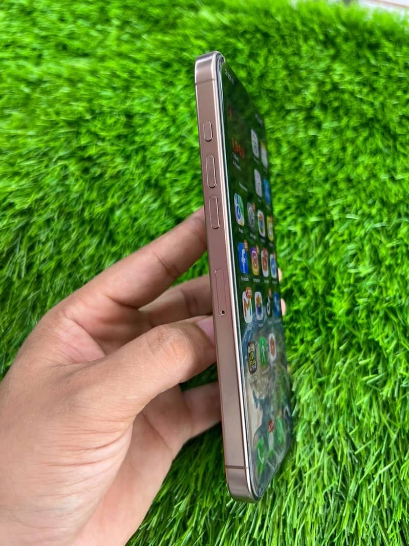 Apple iPhone 16 Pro Max 5