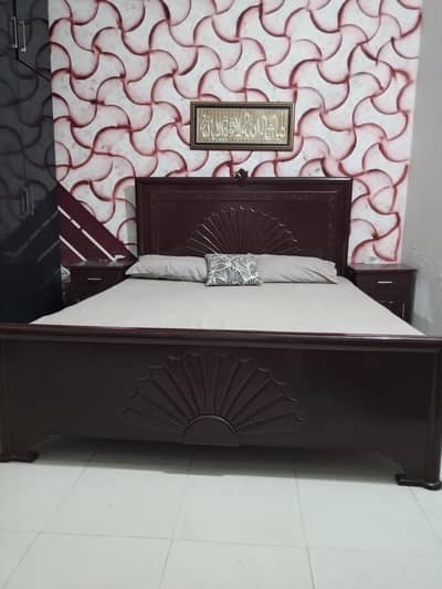 Bed and side tables avaible in wood materials without metress