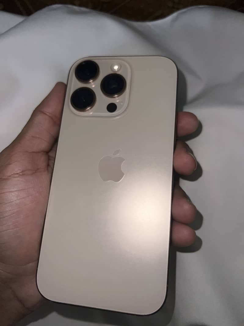 Apple iPhone 16 Pro 1